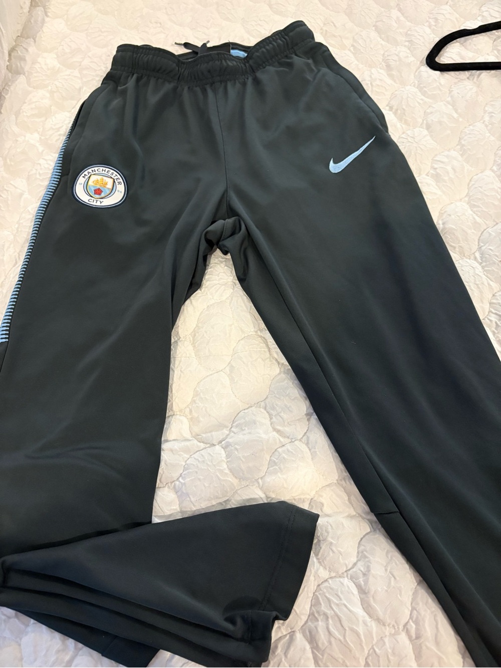 Nike Kids Manchester City Black Joggers w/ Blue Accents. Youth L (12-13 yr)